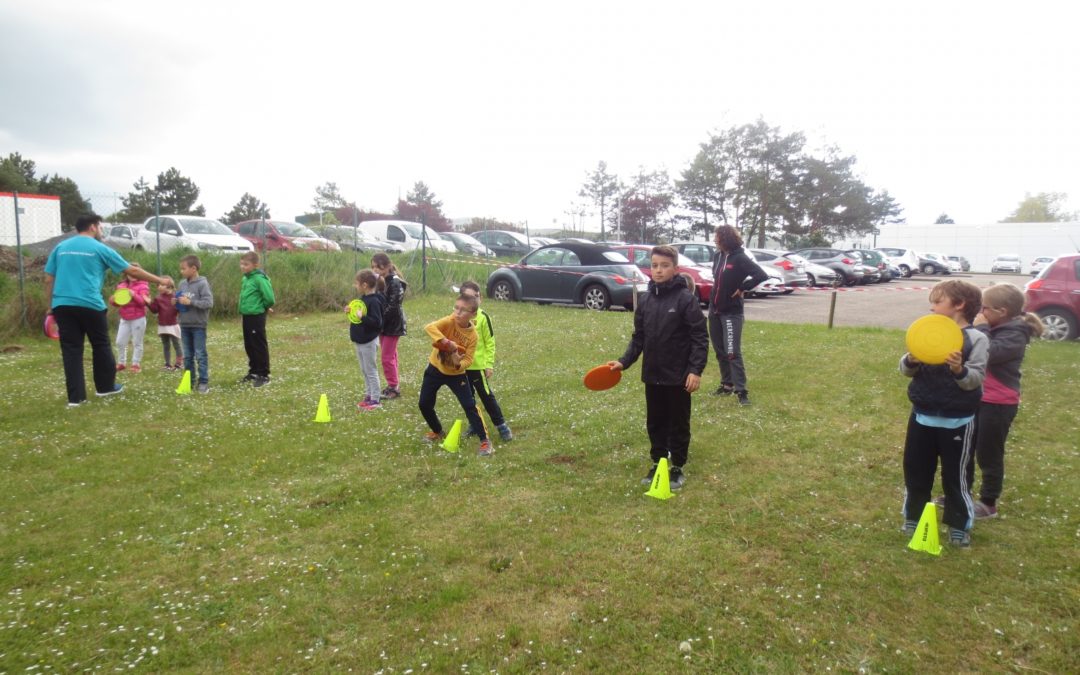 Pratique sportive en plein air lors d’une après-midi d’ETP pour les enfants diabétiques.